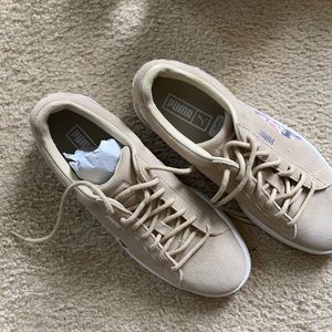 Puma 7, beige multi color suede lace up sneaker